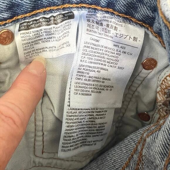 Levi’s 501 button fly 36/30
CutWeek 0418 Distressed 
Medium wash - Picture 6 of 9